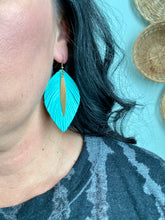 Load image into Gallery viewer, Tiffany Blue Raven Collection